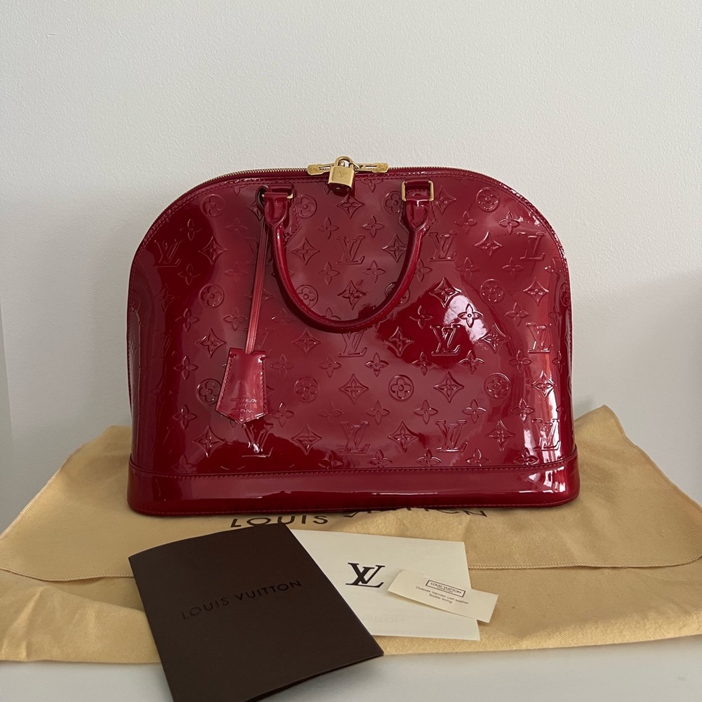 Louis Vuitton Alma Vernis MM Pomme